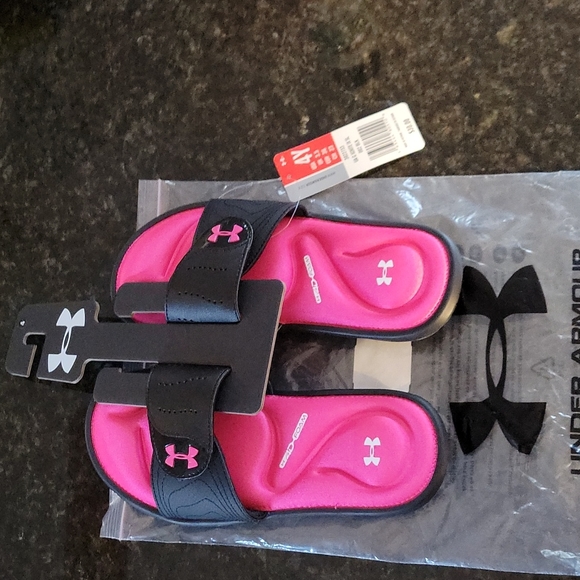 Under Armor Ignite IX Slide Sandals Adjustable Hot Pink/Black  Girls Size 4  NEW - Picture 7 of 7